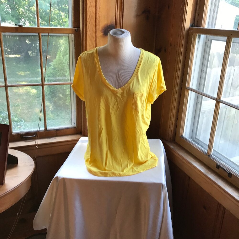 CALVIN KLEIN JEANS yellow V-neck T-shirt, one breast pocket.